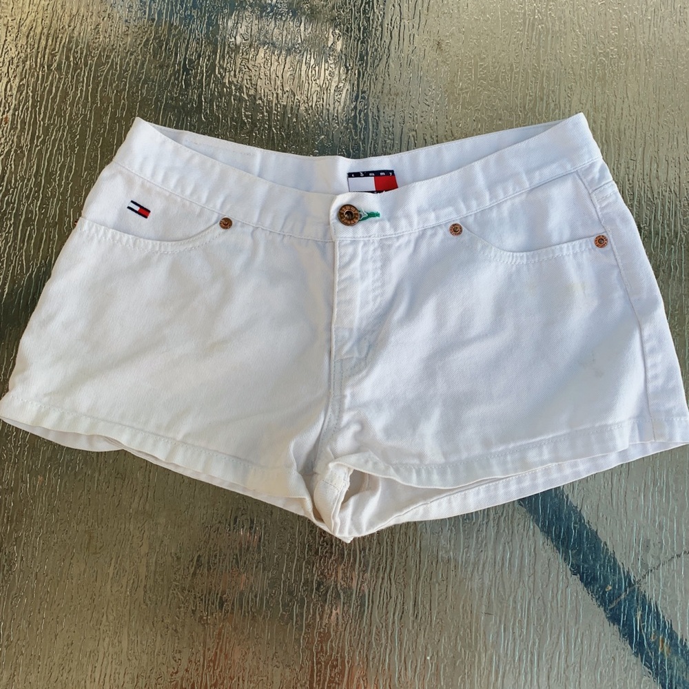 white tommy hilfiger shorts